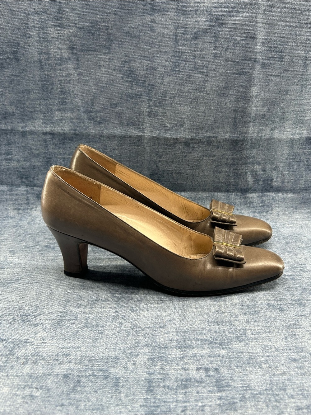 VTG Salvatore Ferragamo vara pumps leather bow bronze Sz 5.5AA old money retro